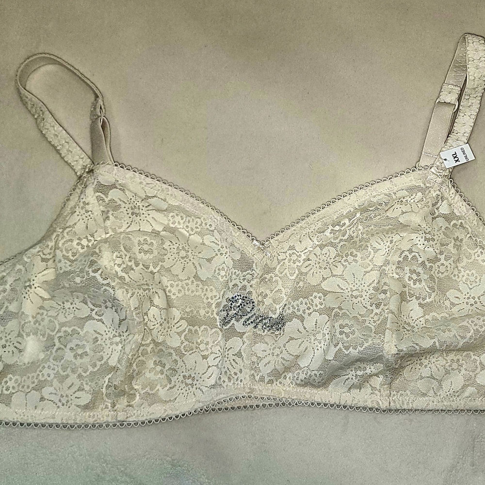 Cream Lace Bra with Floral Pattern and Scalloped Trim